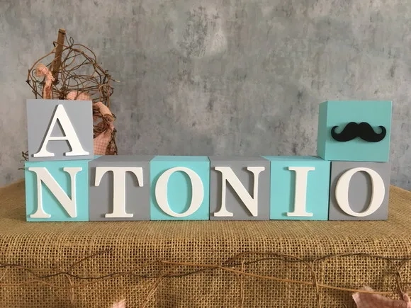 Cubos Decorativos Personalizados com Nome do Bebê em MDF - Tema Mustache