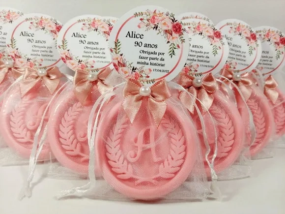 Lembrancinha 90 Anos: Sabonete Letra Inicial Personalizada