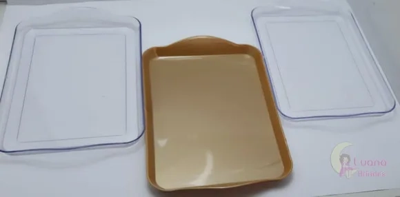 Bandejas Peq. Dourada e Transparente de plástico-pct c/3 uni