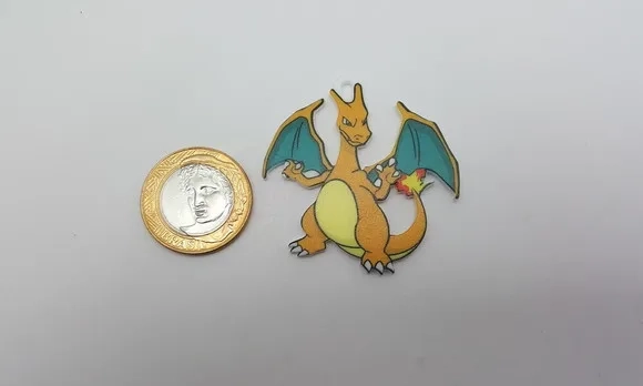 Pingente Pokémon Charizard em Acrílico Uv