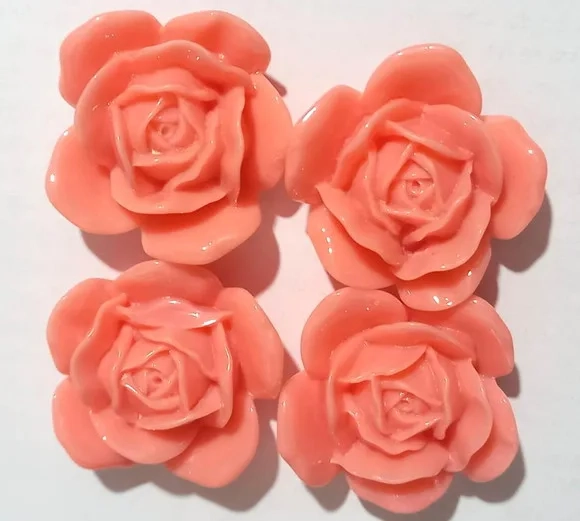 Flor Colorida de 4cm Grande C/furo Passante - 4 Unidades