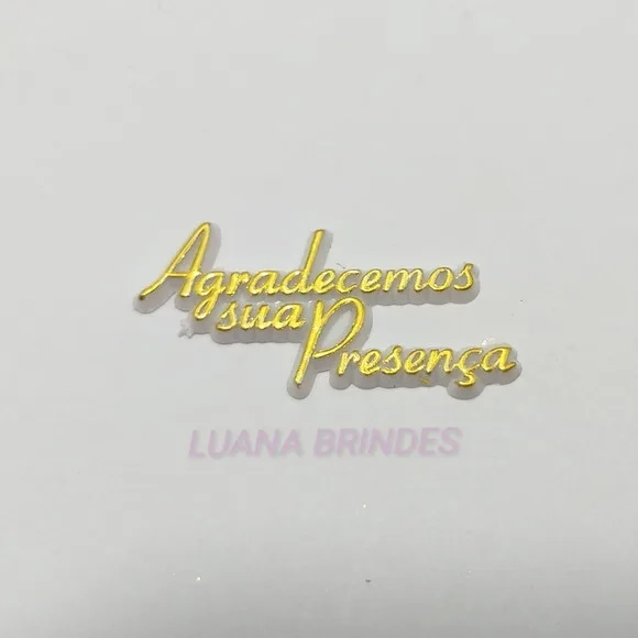 Aplique de acrílico com frase: Agradecemos sua presença.
