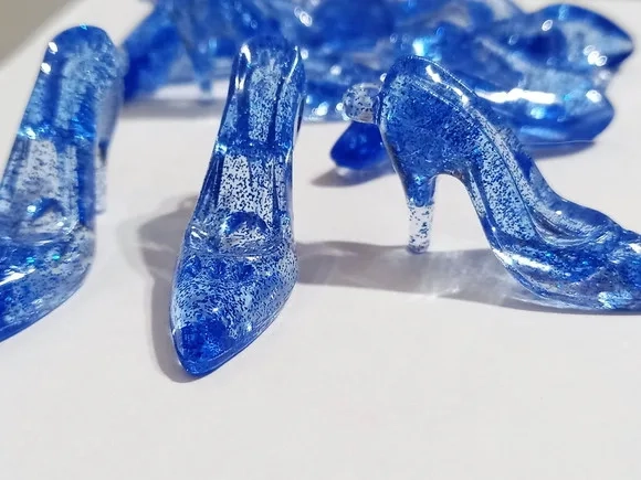 Pingente Sapatinho Azul com Glitter Acrílico 3,5cm -20 Peças