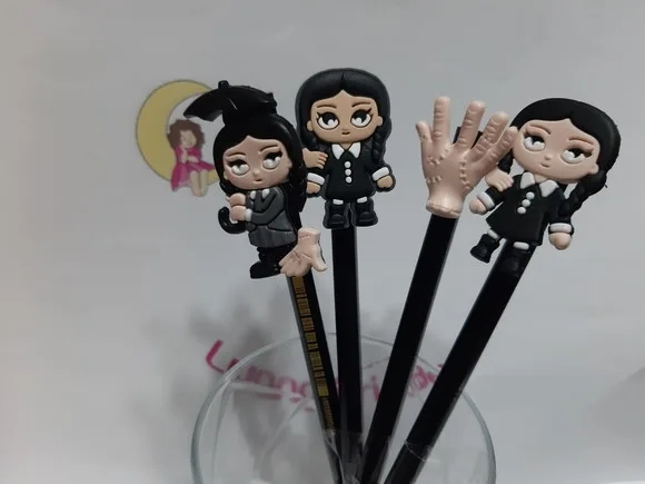 Lápis com Ponteira Wandinha Addams Emborrachada Pct 4 Unids