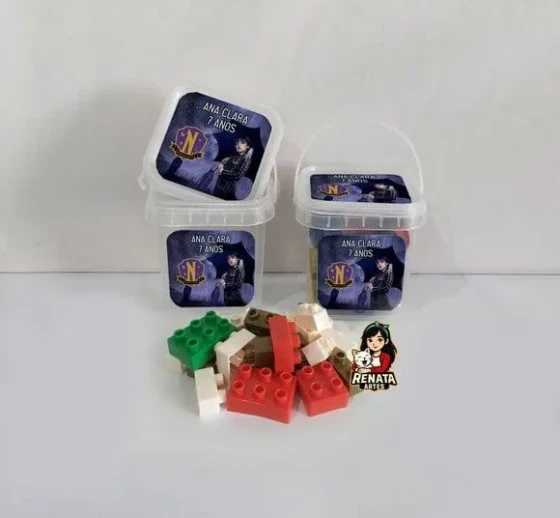 Monta Monta no Baldinho Personalizado Wandinha