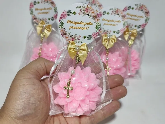 Lembrancinha 70 Anos: Sabonete Flor Dália com Mini Terço