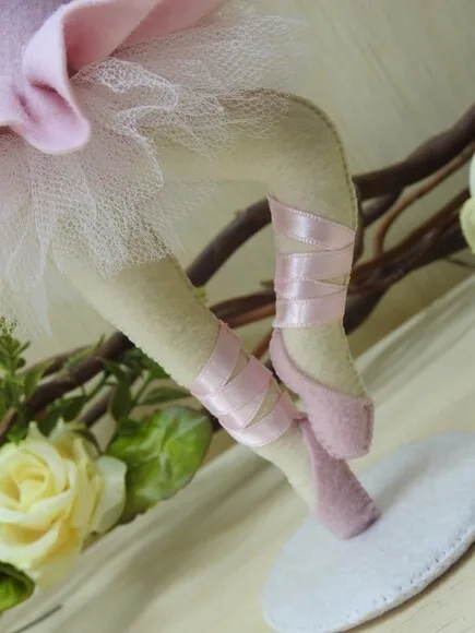 Bailarina em feltro Coque