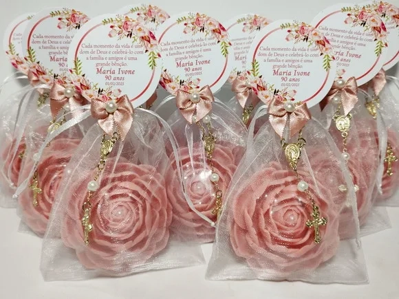 Lembrancinha 90 Anos: Sabonete Rosa Delicada Luxo com Terço
