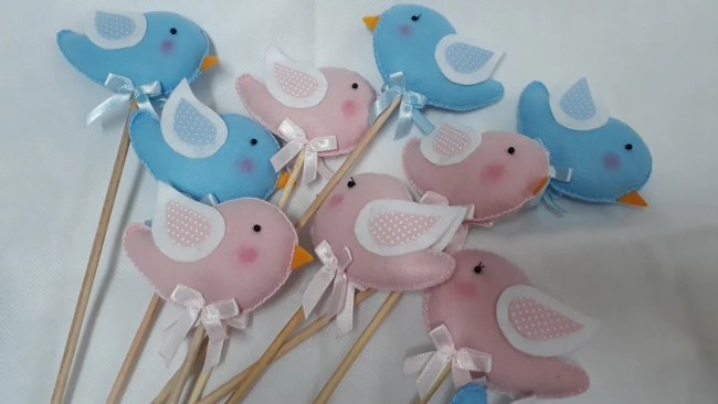 Passarinhos de feltro no palito- linha decoração