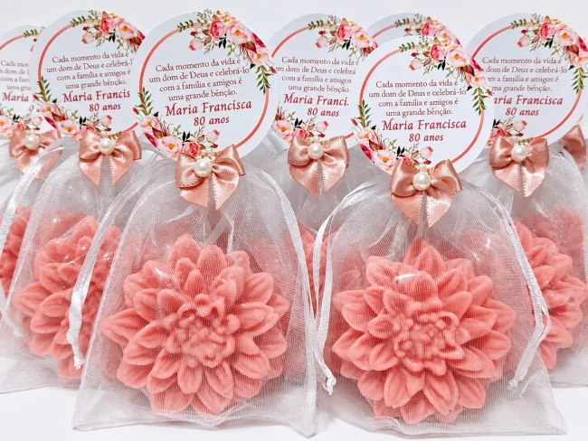 Lembrancinha de Aniversário 80 Anos: Sabonete Flor Dália