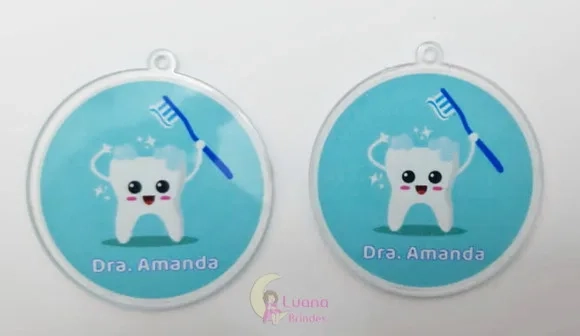 Pingente Dentista Personalizado de Acrílico Adesivado - 5cm