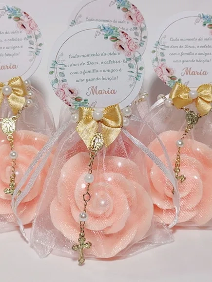 Lembrancinha 90 Anos: Sabonete Rosa Luxo com Mini Terço