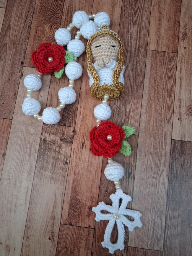 Terço Amigurumi Santinha