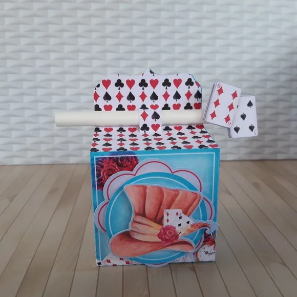 Kit 60 Lembrancinhas Alice no País das Maravilhas