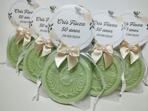 Lembrancinha 50 Anos: Sabonete Letra Inicial Personalizada