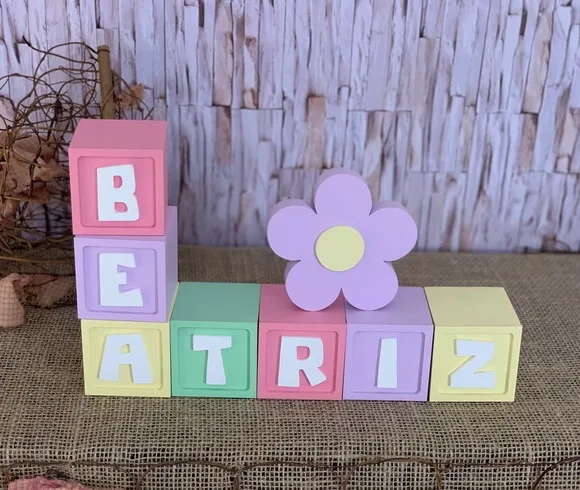 Decoração Bebê - Cubos 6x6cm Candy Ts + Flor Mesa