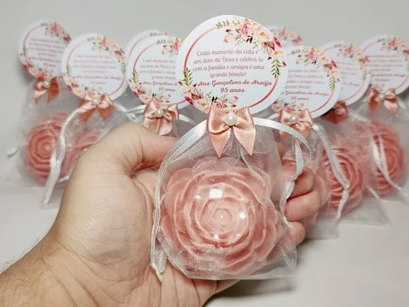 Lembrancinha 95 Anos: Sabonete Rosa Delicada Luxo