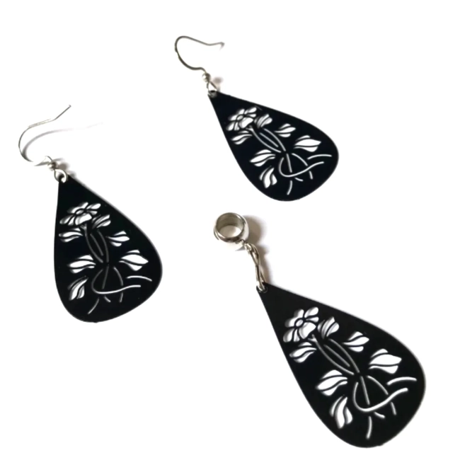 Conjunto Brinco e Pingente Gota Negra com Flores – Super Leve e acabamento Inox