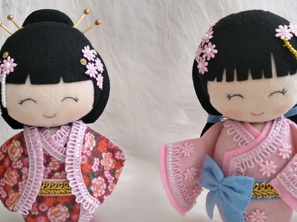 Boneca Kokeshi em em feltro