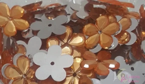 Chaton Flor Marrom Dourado- 20mm - Pct c/ 100 Unidades