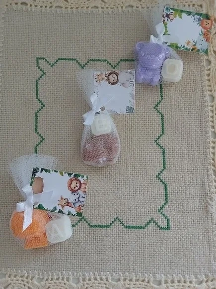 Lembrancinha Sabonete Safari com Letra Inicial