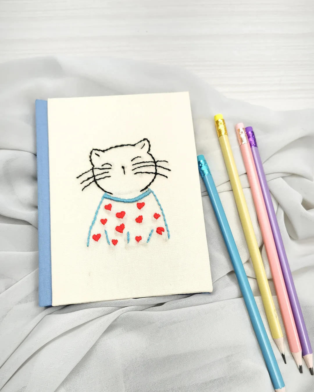Caderno Pequeno Bordado Gatinho