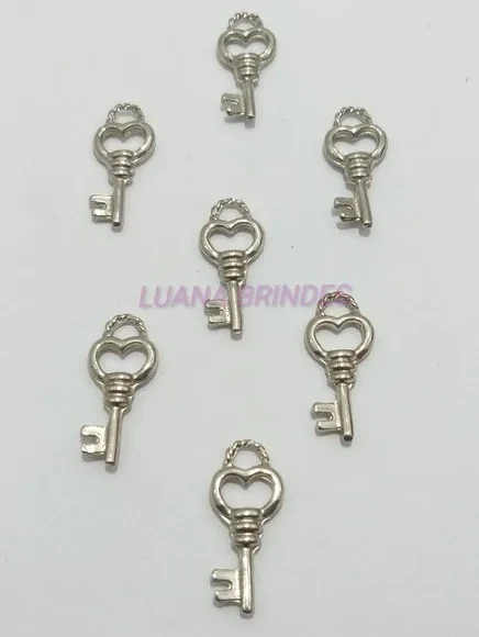 Pingente de Chave em Metal Prateado - pct com 12 unidades