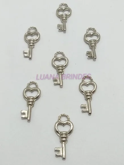 Pingente de Chave em Metal Prateado - pct com 12 unidades
