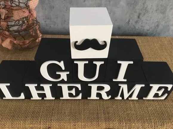 Cubos Decorativos Personalizados com Nome do Bebê em MDF - Tema Mustache