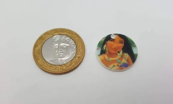 Pingente da Princesa Pocahontas em Acrílico com 2,1cm - 8 Un