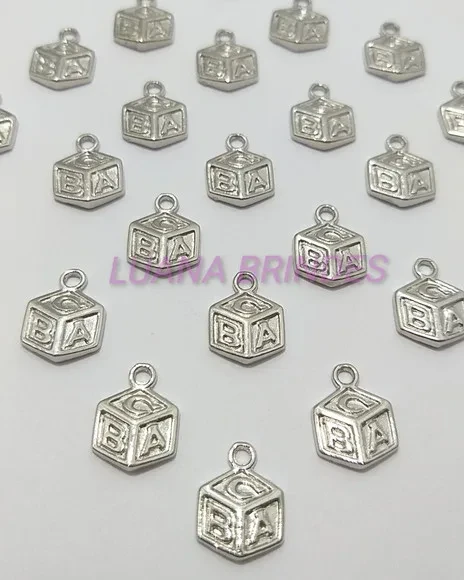 Pingente Dado Abc de Metal em Prata - Pct C/10 Unid