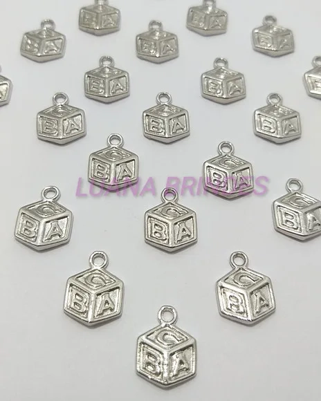 Pingente Dado Abc de Metal em Prata - Pct C/10 Unid
