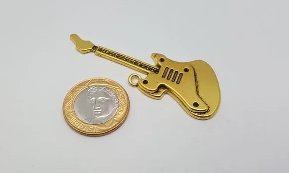 Pingente de Guitarra Dourado de 7,3cm