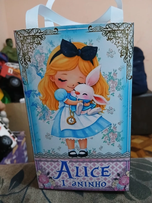 Sacolinha personalizada para lembrancinhas Alice no país das maravilhas