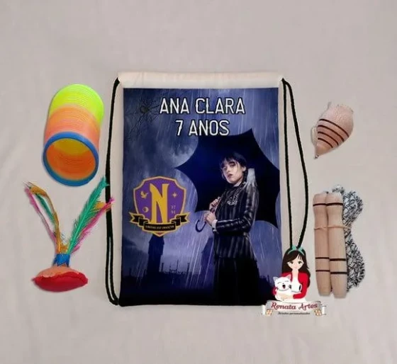 Mochila Boa Infância Personalizada Tema Wandinha
