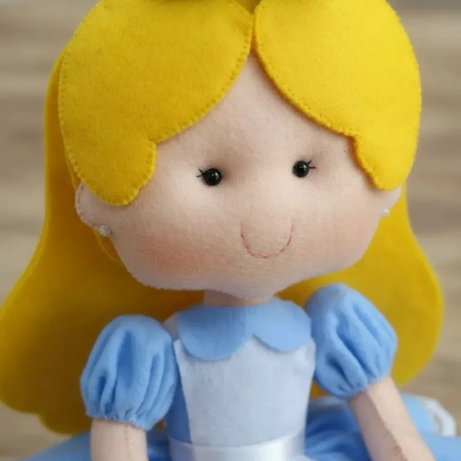 Boneca Alice Pais Das Maravilhas De Feltro