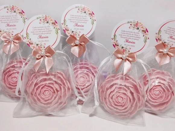 Lembrancinha 80 Anos: Sabonete Rosa Delicada Luxo