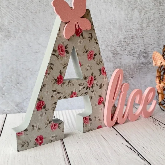 Nome em MDF Personalizado com Tecido para Quarto de Bebê - Letras Decorativas Infantis - Tema Jardim das Borboletas