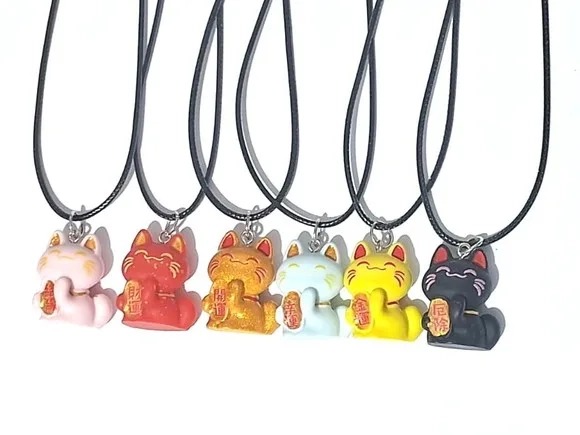 Colar Gato da Sorte Maneki 26mm Resina 5 Unidades Variados
