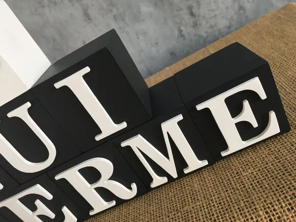 Cubos Decorativos Personalizados com Nome do Bebê em MDF - Tema Mustache