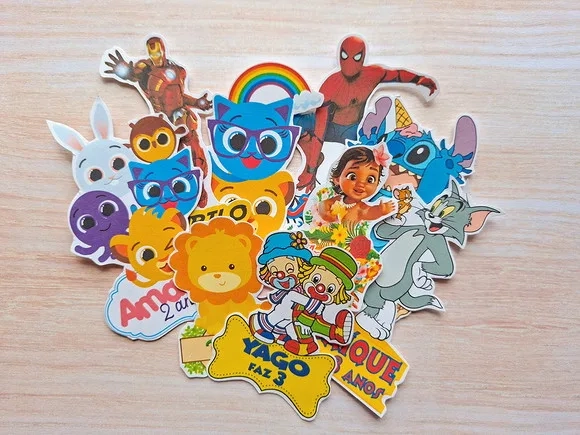 Tubetes Personalizados com Tags Temáticas