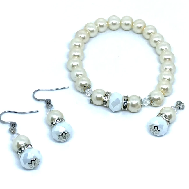 Conjunto Brilho Atemporal - Elegância Clássica: Pérola de Vidro, Cristal e Inox 
