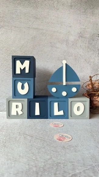 Barquinho Enfeite + Nomes em Cubo - Decoração Bebê