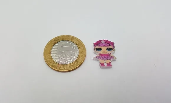Pingente LOL Sugar Queen em Acrílico UV de 2cm