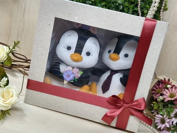Topo de Bolo - Pinguins com a Caixa