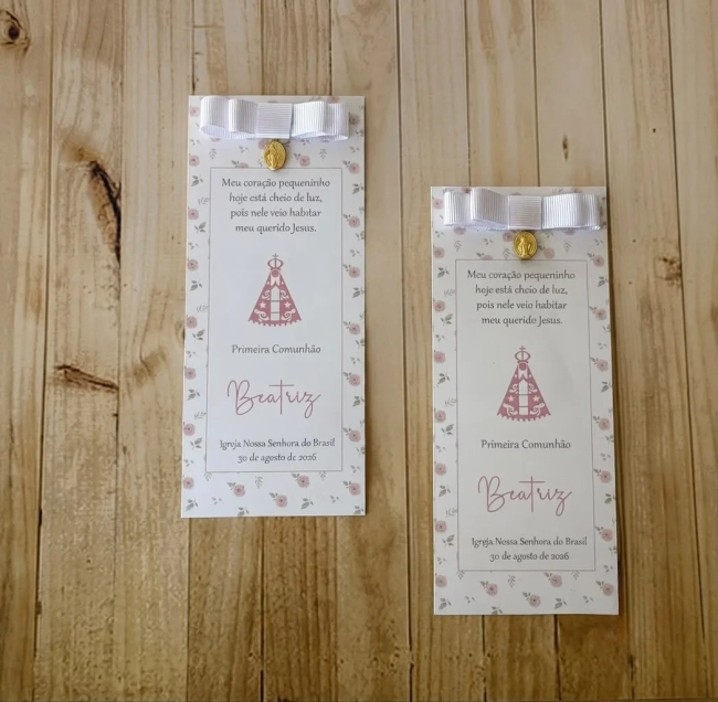 Lembrança Primeira Comunhão - Marcador Livro com laço e medalha
