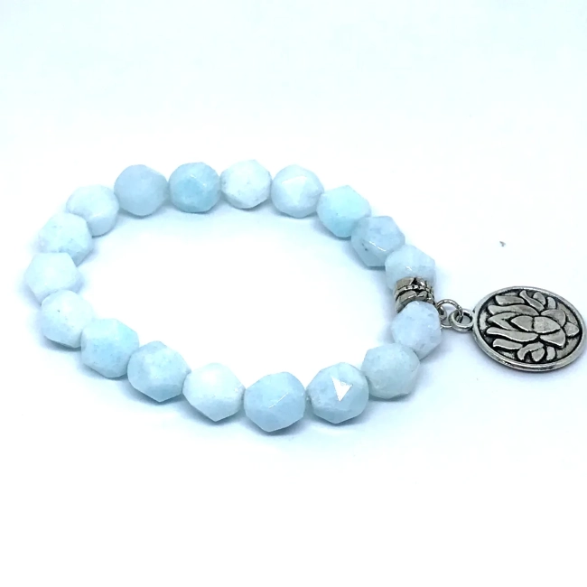 Pulseira de Pedra Natural Água Marinha Leitosa Facetada com Pingente Flor de Lótus