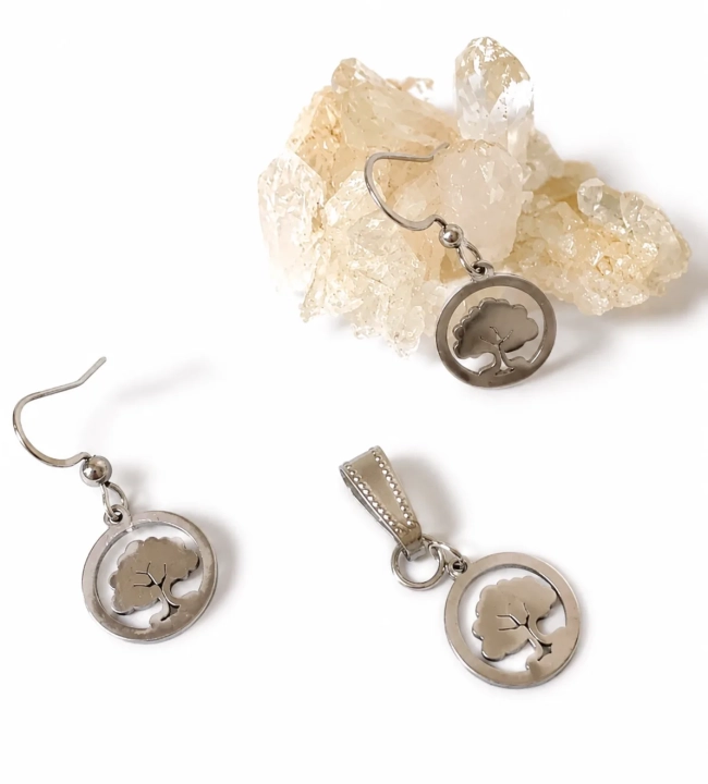 Conjunto Brincos e Pingente em Aço Inox (Modelos Variados) – Sorte e Proteção