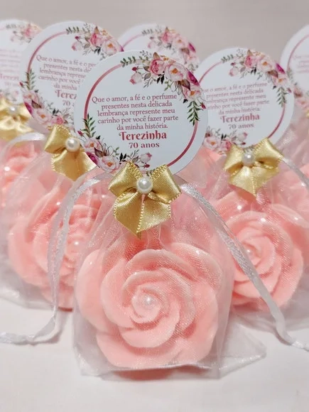 Lembrancinha de Aniversário 70 Anos: Sabonete Rosa Luxo