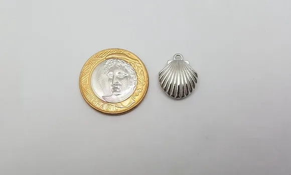 Pingente de Concha Prateada de 1,8cm de Metal - 8 Unidades